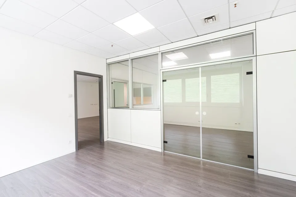 LUGANO NORD/MANNO - GRAND ET LUMINEUX BUREAU DE 233 M² À LOUER (REF. 110) – photo 10 sur 19