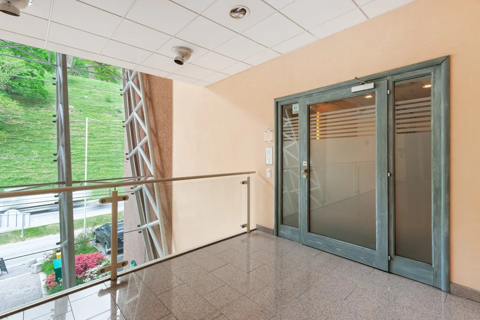 LUGANO NORD/MANNO - GRAND ET LUMINEUX BUREAU DE 233 M² À LOUER (REF. 110) – photo 12 sur 19