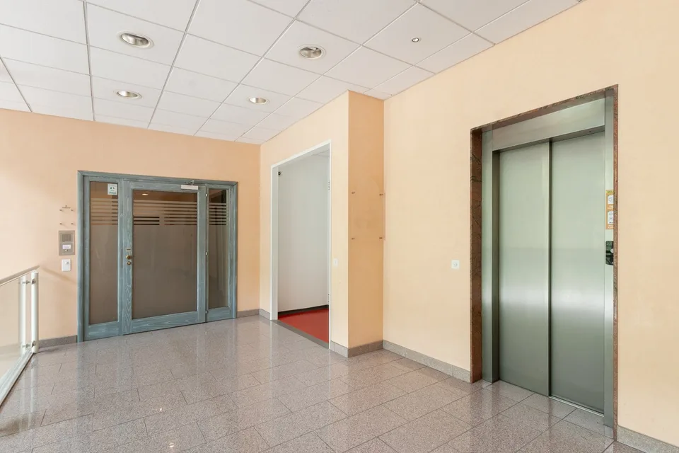 LUGANO NORD/MANNO - GRAND ET LUMINEUX BUREAU DE 233 M² À LOUER (REF. 110) – photo 14 sur 19