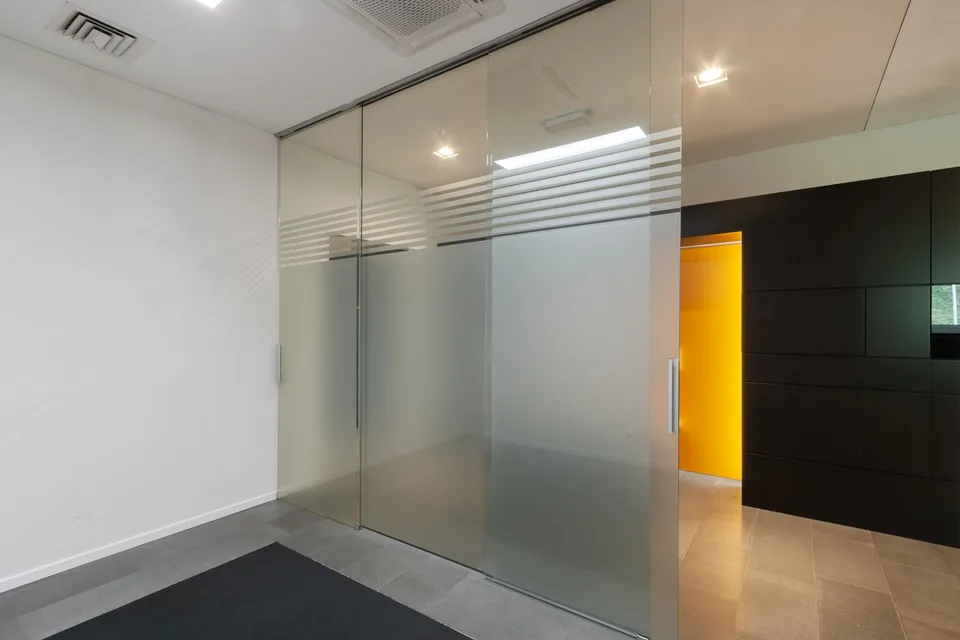 LUGANO NORD/MANNO - GRAND ET LUMINEUX BUREAU DE 233 M² À LOUER (REF. 110)