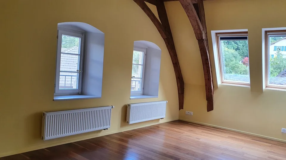 Platz der Kollegiatskirche 2, Valangin - 2-Zimmer-Wohnung im 3. Stock