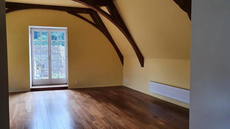 Platz der Kollegiatskirche 2, Valangin - 2-Zimmer-Wohnung im 3. Stock