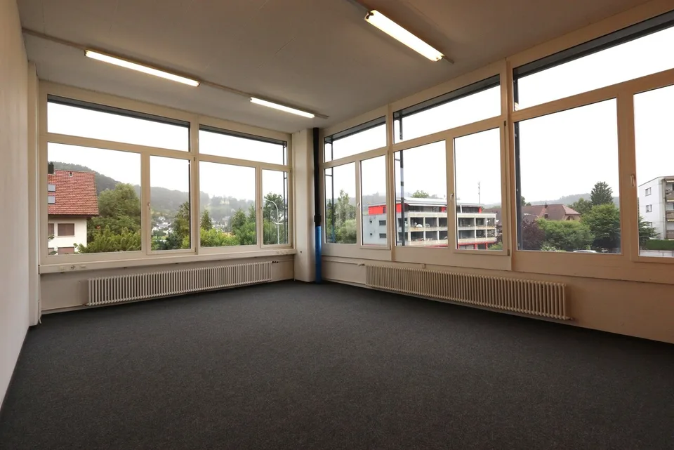 Espace commercial spacieux en centre-ville - disponible immédiatement