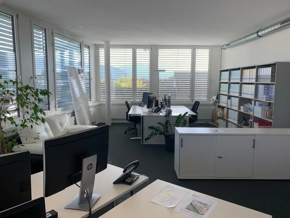 Uffici arredati luminosi (10m2, 20m2, 40m2) in affitto