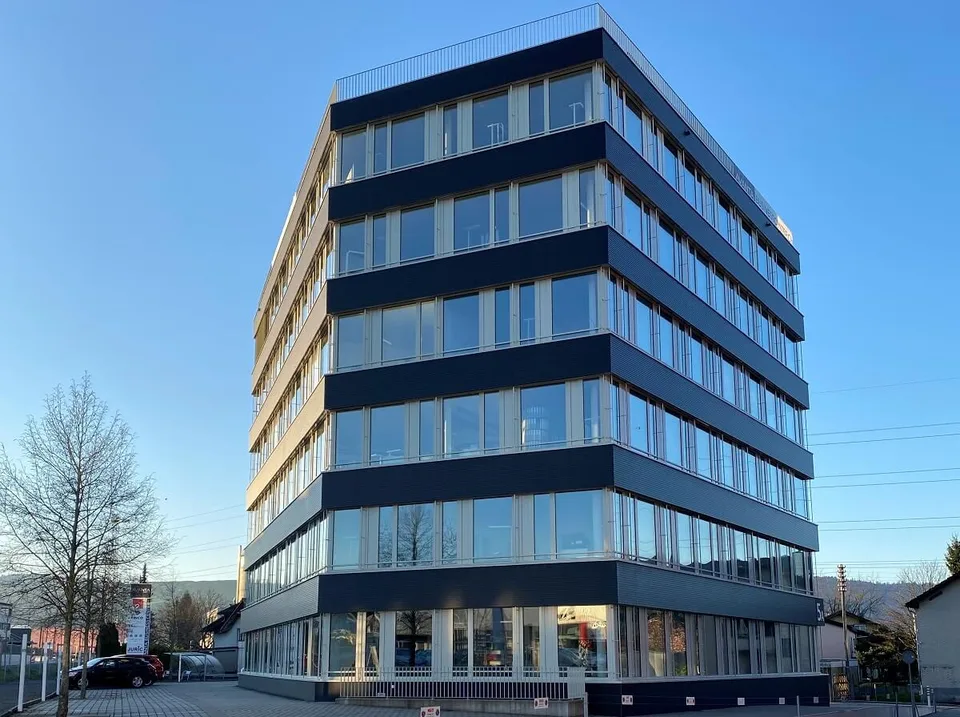 Uffici arredati luminosi (10m2, 20m2, 40m2) in affitto