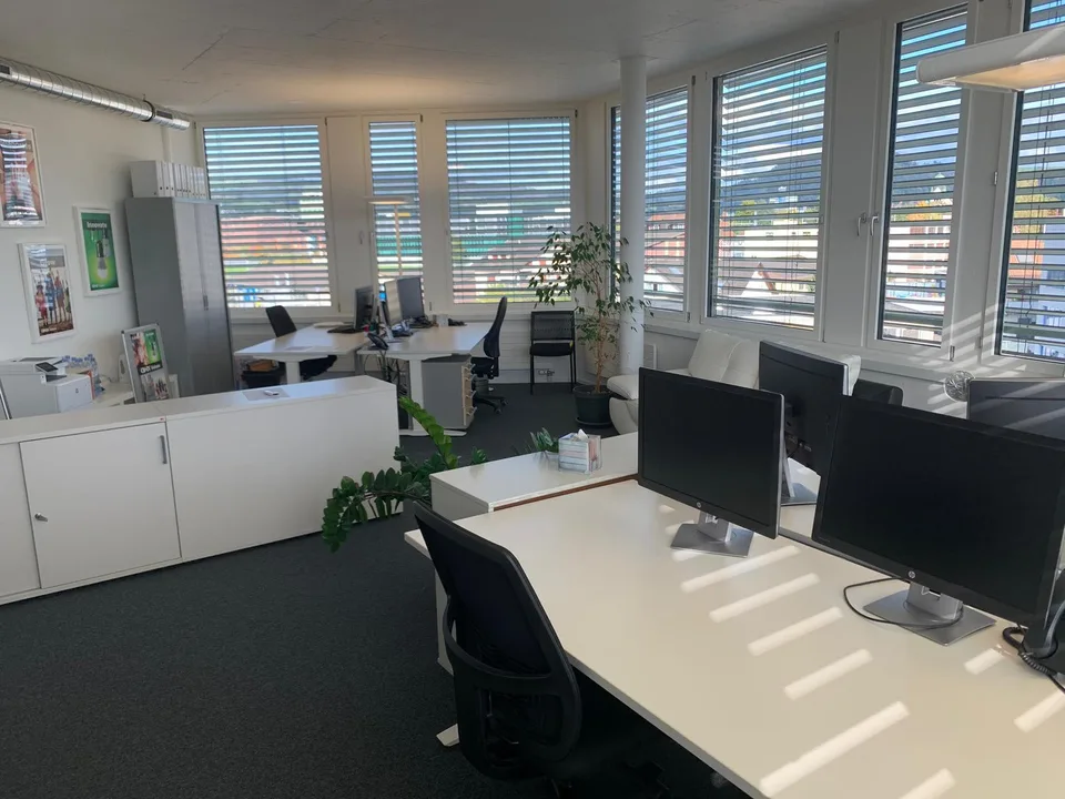 Uffici arredati luminosi (10m2, 20m2, 40m2) in affitto