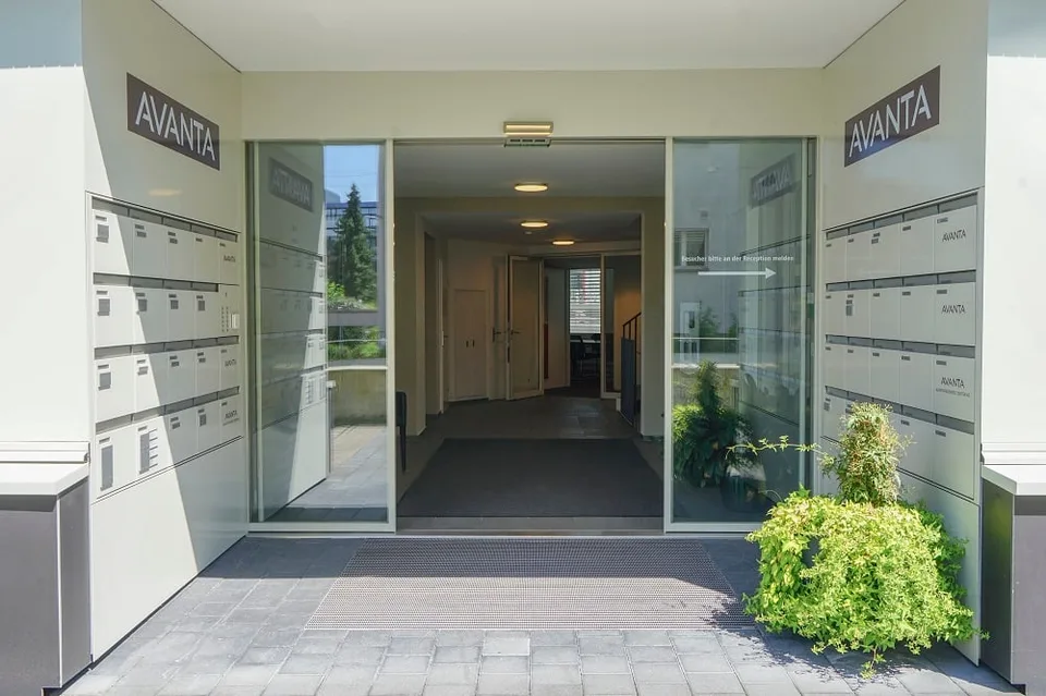 Helle möblierte Büros (10m2, 20m2, 40m2) zu vermieten