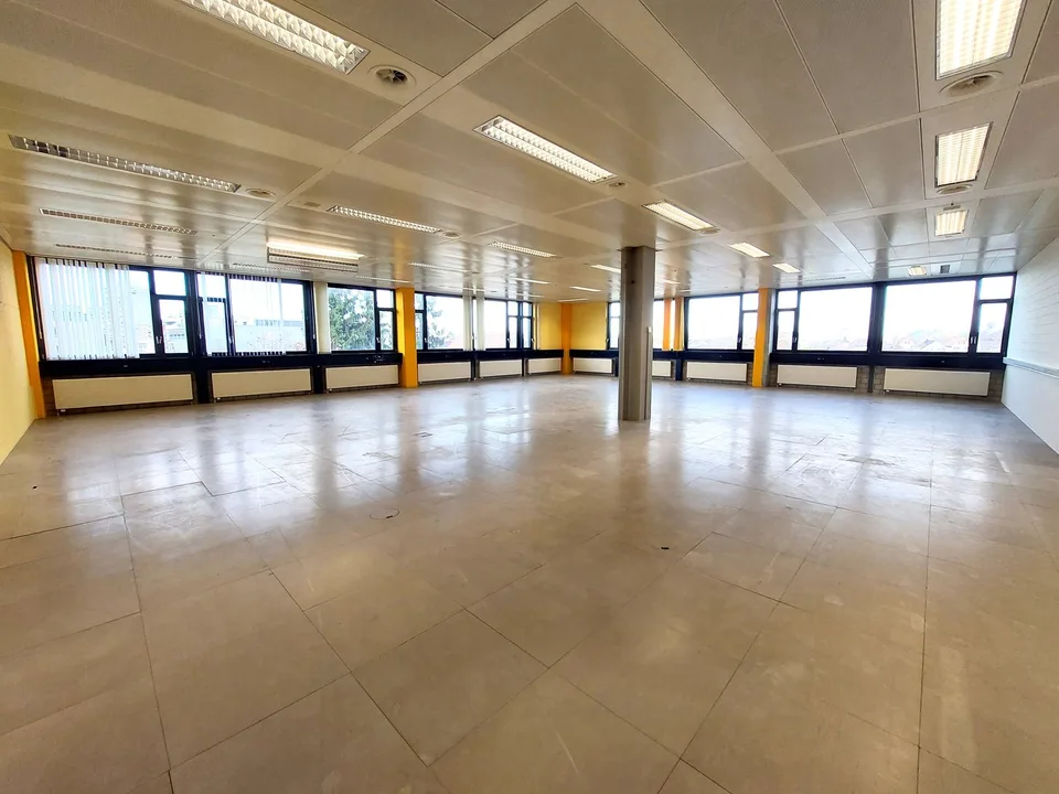Emplacement idéal avec possibilités d'extension flexibles pour vos besoins – photo 6 sur 6