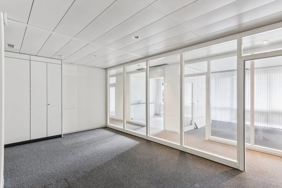 Ici commence votre entreprise - espace de bureau aménagé dans un emplacement idéal – photo 8 sur 11