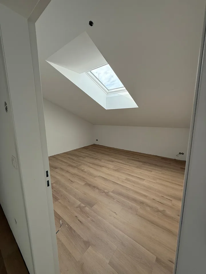 Nouvel appartement attique 3.5 pièces à louer (n° 7 à droite)