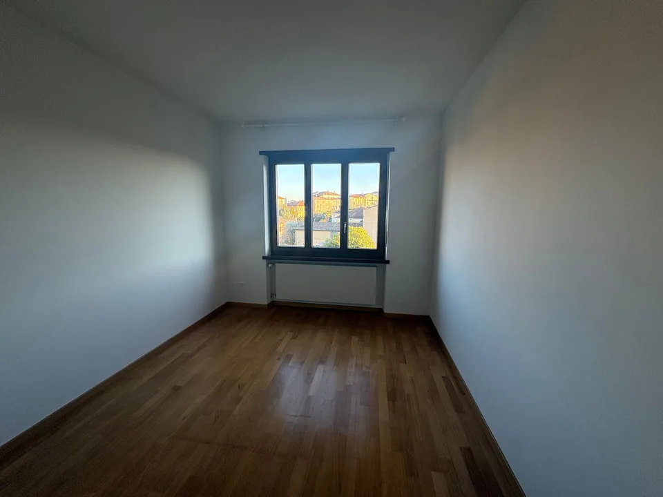 Appartement lumineux de grande superficie en location – contexte central et tranquille