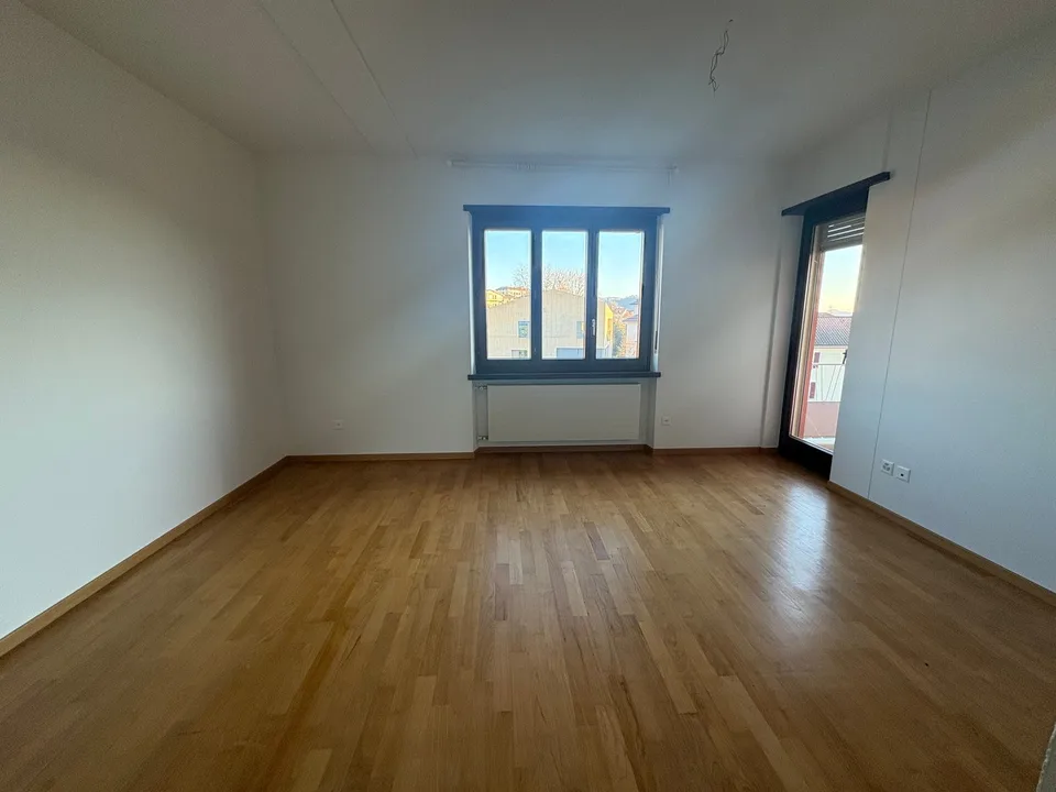 Appartement lumineux de grande superficie en location – contexte central et tranquille