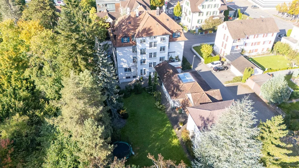 Ampio appartamento di 7 locali in un edificio storico con balcone a Kreuzlingen