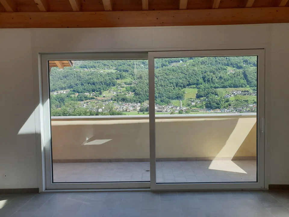 Moderno appartamento 4.5 locali a Semione con vista panoramica