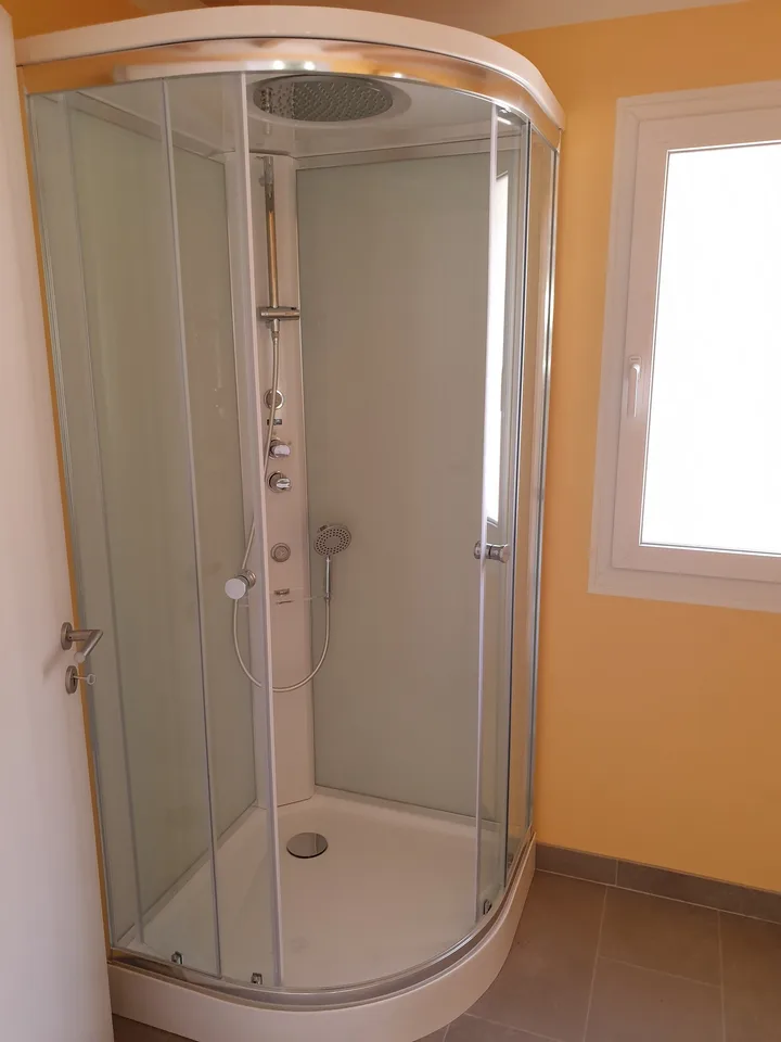 Modernes 4.5-Zimmer-Apartment in Semione mit Panoramablick – Foto 8 von 16