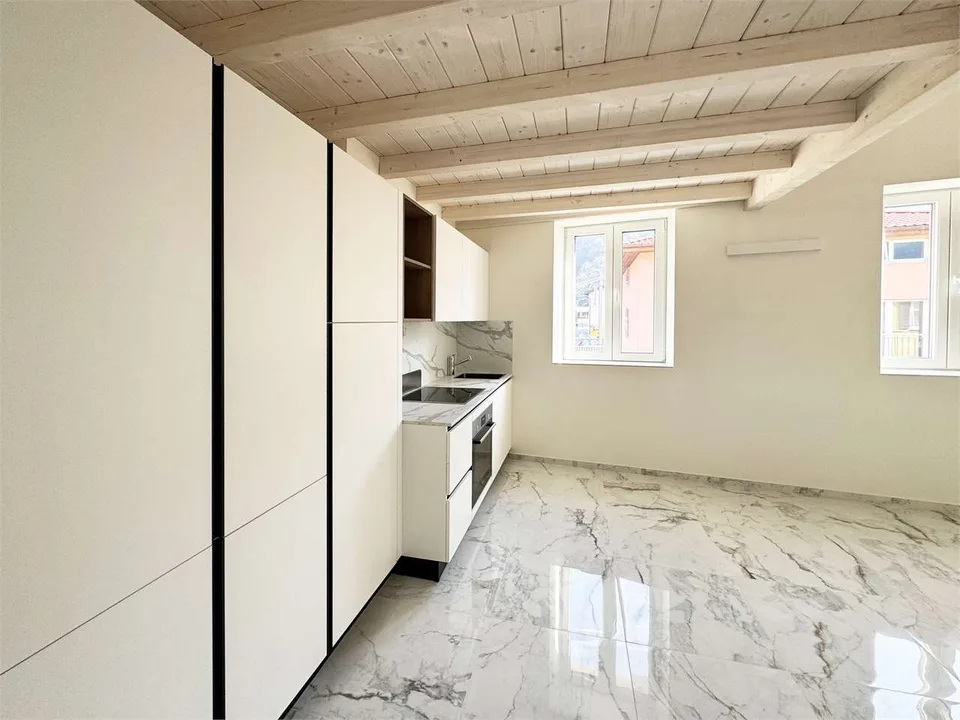 Vendesi Palazzina completamente ristrutturata rendimento 4.85% - DR1
