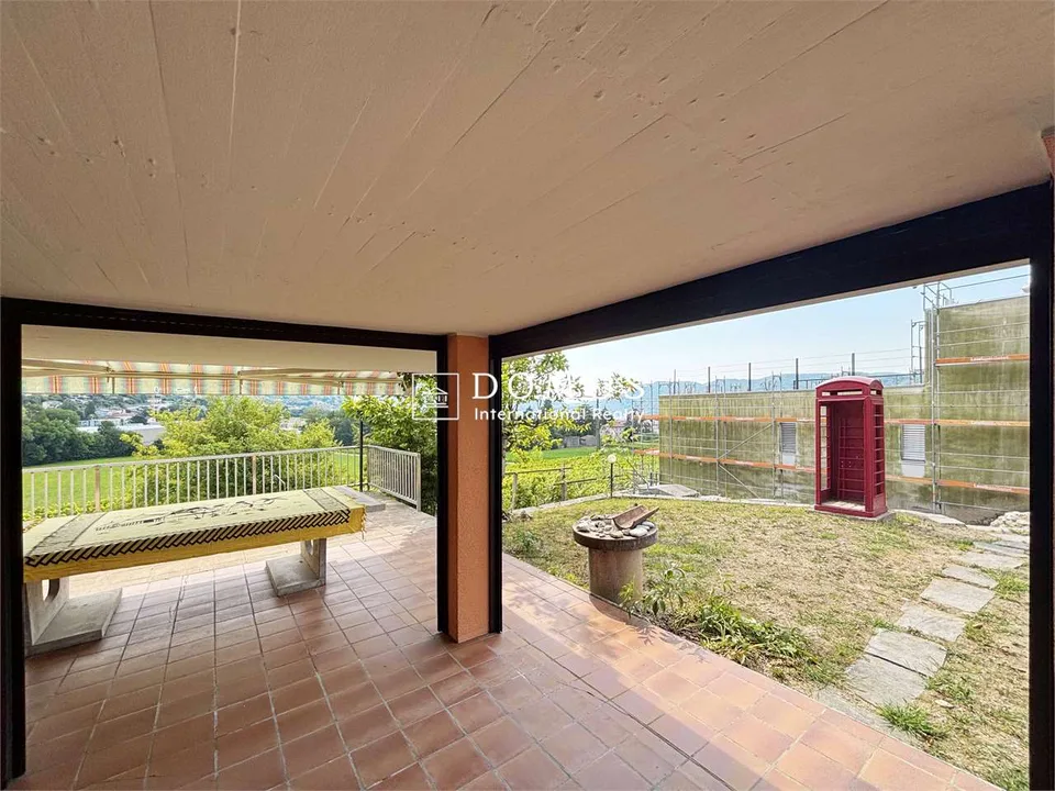 Villa con piscina, da ristrutturare, con grande potenziale