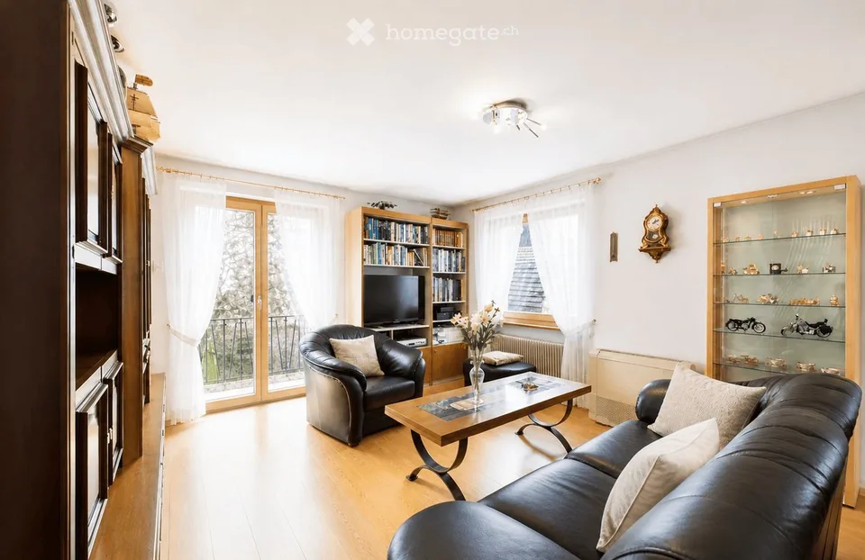 Casa unifamiliare soleggiata con giardino e bosco a Turtmann