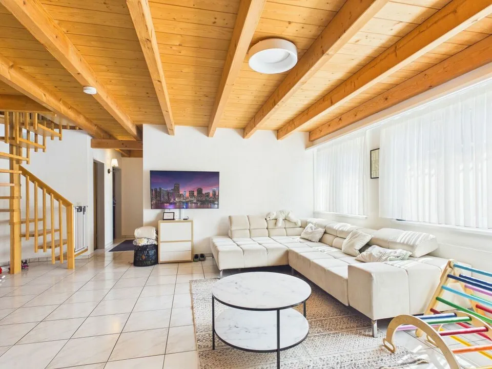 Grosszügige Maisonette Wohnung mit Balkon und Cheminée