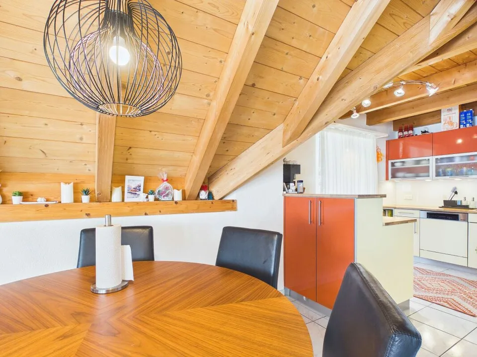Grosszügige Maisonette Wohnung mit Balkon und Cheminée