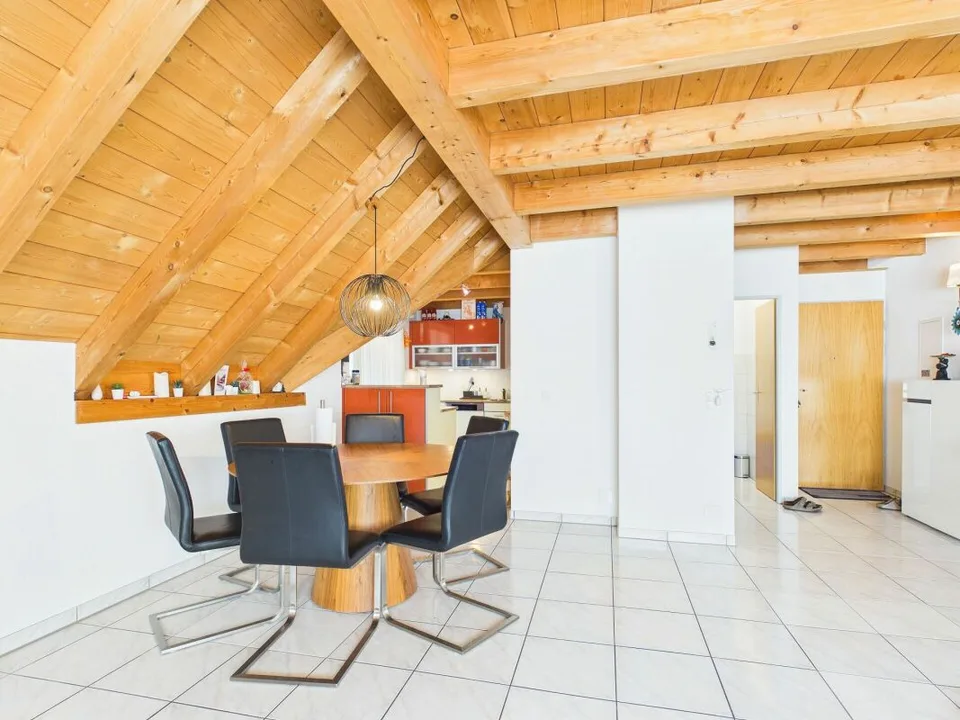 Grosszügige Maisonette Wohnung mit Balkon und Cheminée