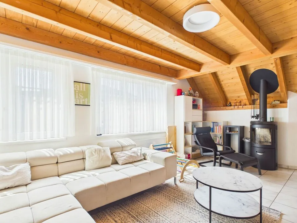 Grosszügige Maisonette Wohnung mit Balkon und Cheminée