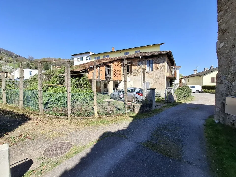 Terreno edificabile con progetto approvato in posizione strategica a Magliaso