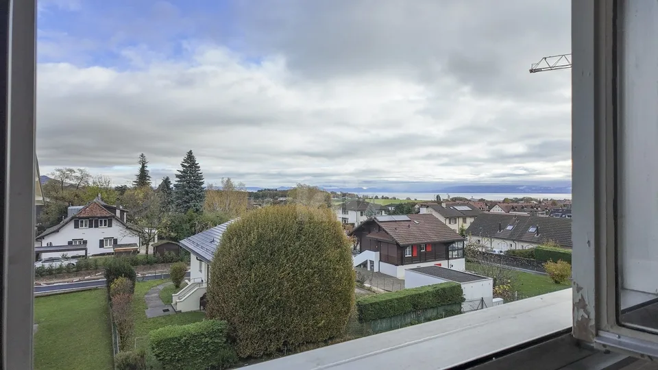 Ruhig gelegenes, geräumiges Dreizimmerwohnung mit Potenzial