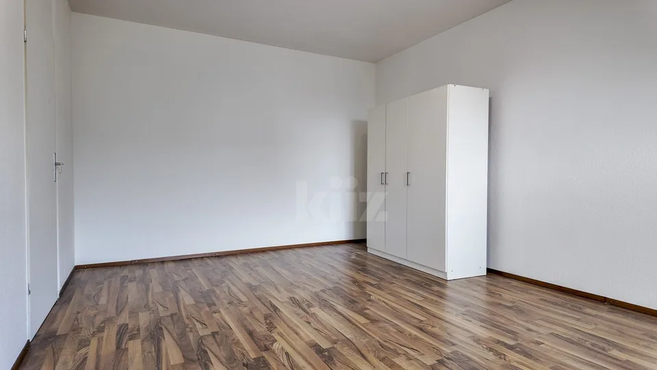 Ruhig gelegenes, geräumiges Dreizimmerwohnung mit Potenzial