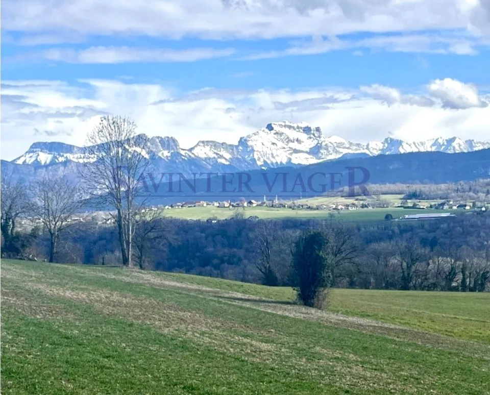 Terrain constructible, divisible,  2258 M2. Vue exceptionnelle.
