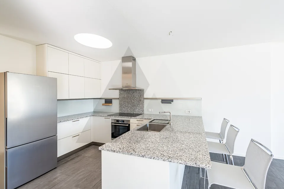 MODERNO ATTICO IN POSIZIONE CENTRALE CON GRANDE TERRAZZA – Foto 7 von 12