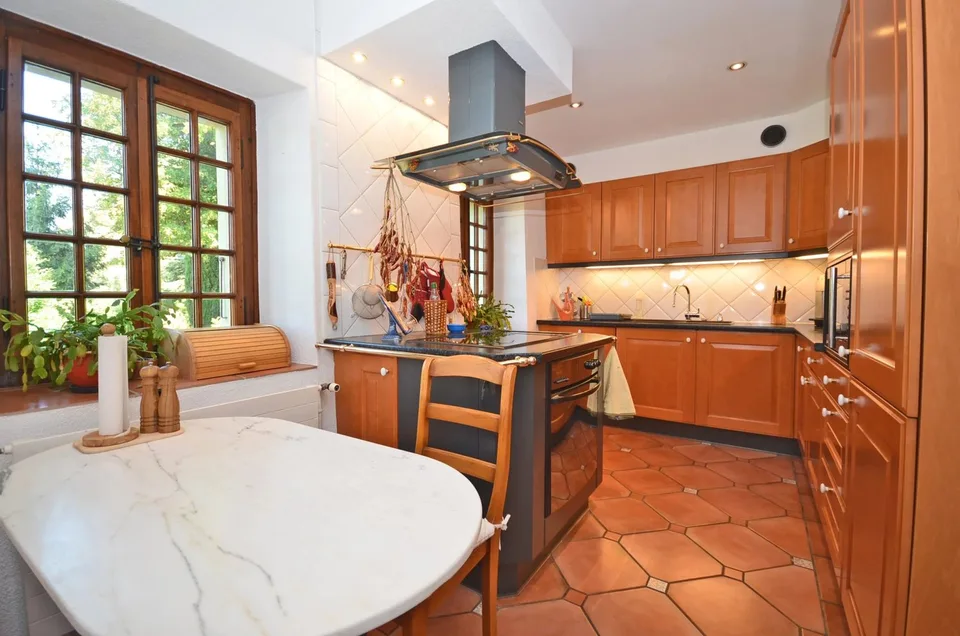 Magnificent 12-room property – photo 11 of 13