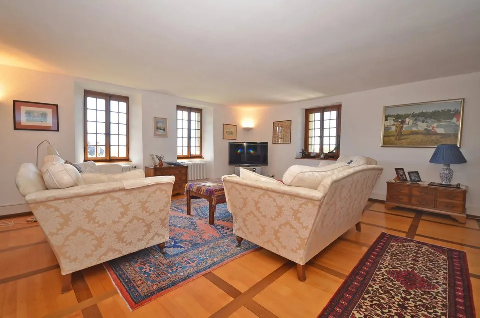 Magnificent 12-room property – photo 7 of 13