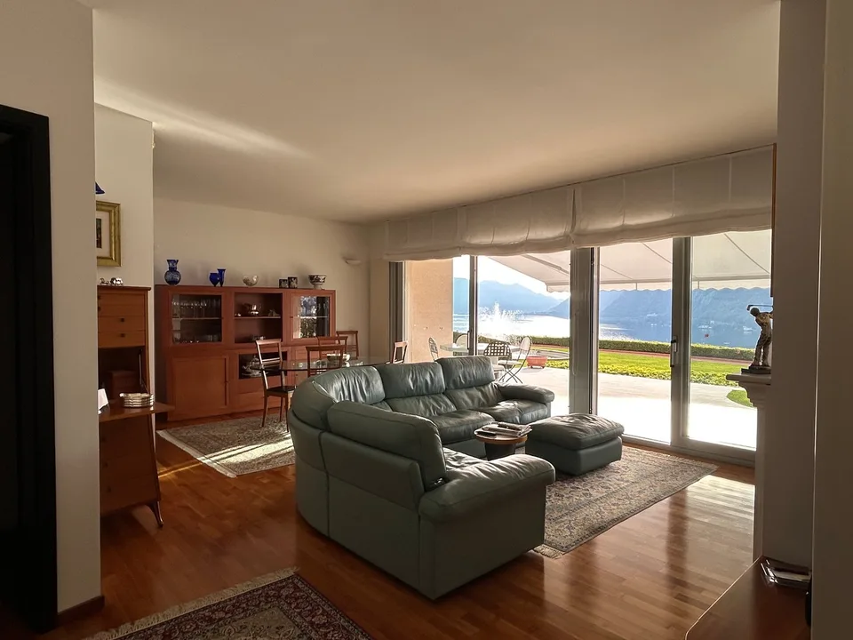 CASTAGNOLA - APPARTMENT AVEC VUE PANORAMIQUE SUR LE LAC À VENDRE