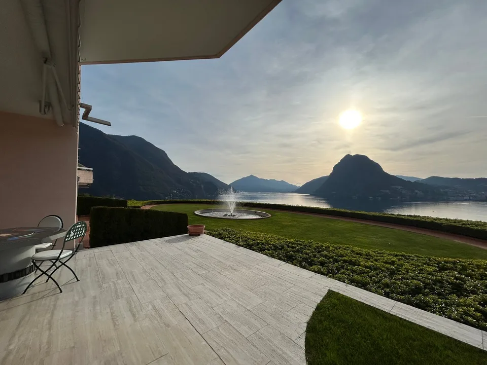 CASTAGNOLA - APPARTMENT AVEC VUE PANORAMIQUE SUR LE LAC À VENDRE