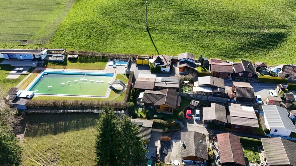 Zu verkaufen: Heimeliges Chalet im Grünen – Foto 10 von 12