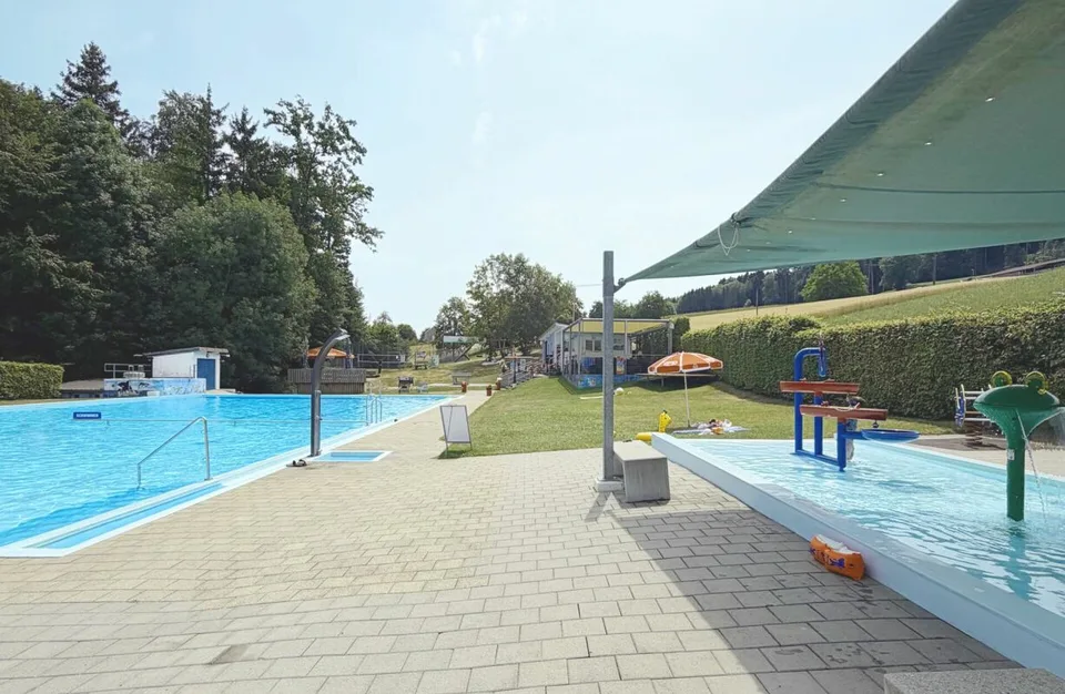 Zu verkaufen: Heimeliges Chalet im Grünen – Foto 9 von 12