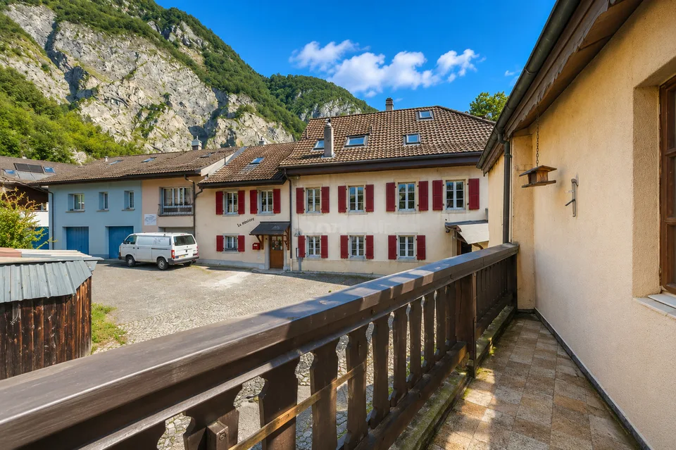 Einfaches 5,5-Zimmer-Dorfhäuschen im Herzen von Roche