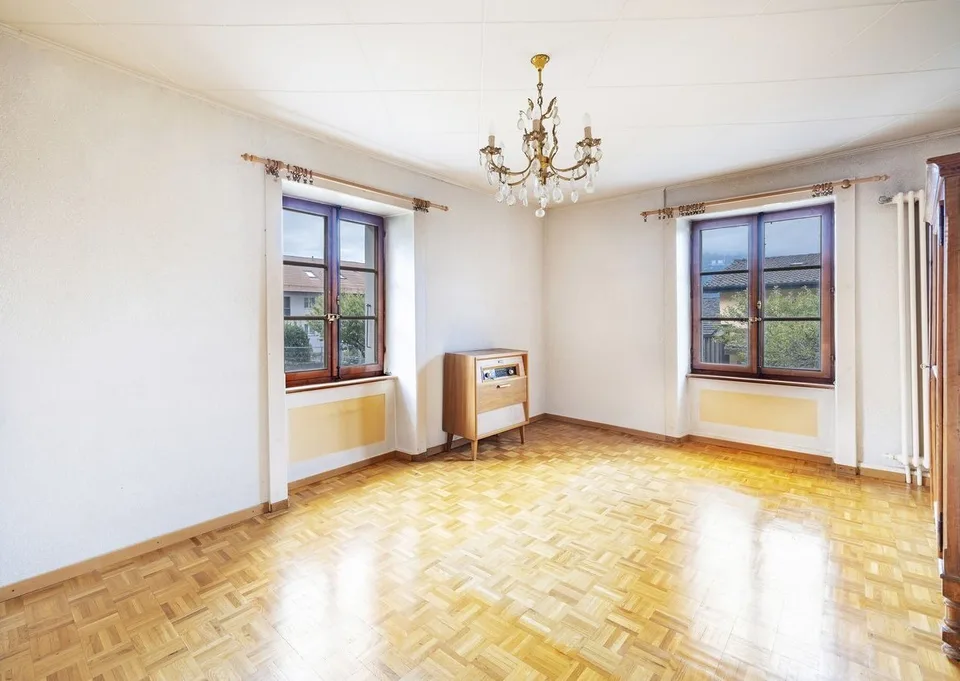 Einfaches 5,5-Zimmer-Dorfhäuschen im Herzen von Roche