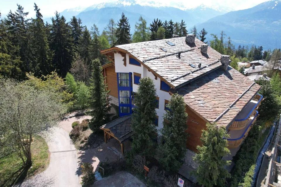 PRÄCHTIGES DUPLEX/DACHGESCHOSS MIT 6.5 ZIMMERN IM ZENTRUM MIT SEHR SCHÖNER AUSSTATTUNG