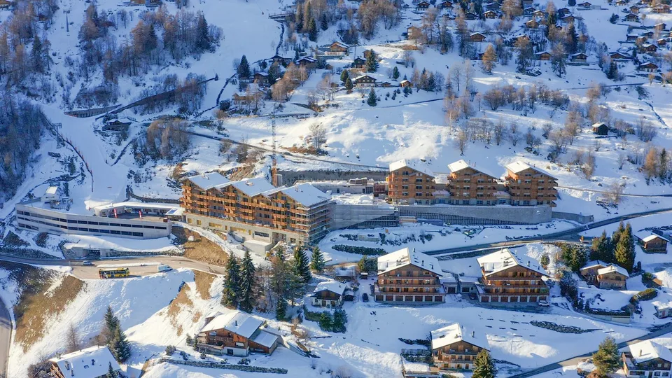 Raro attico sotto i tetti – Vista diretta sulla Dent Blanche e il Cervino