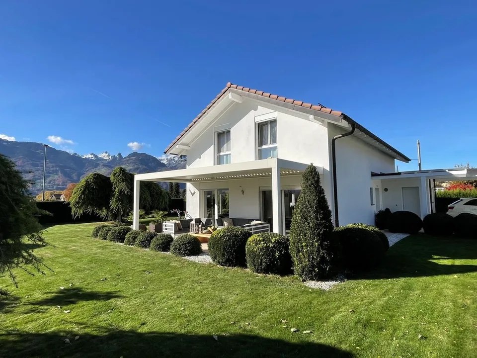 BELLE VILLA INDIVIDUELLE DE 5,5 PIECES AVEC TRES BELLE VUE DANS UN QUARTIER RESIDENTIEL CALME