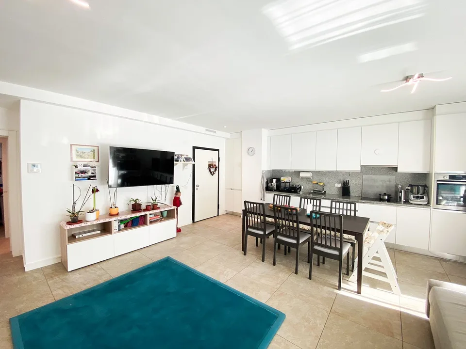 Modernes 4.5-Zimmer-Apartment mit Balkon und Garage in Bellinzona
