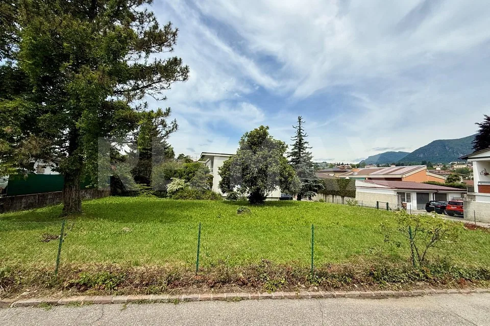 Terreno edificabile R3 con licenza edilizia