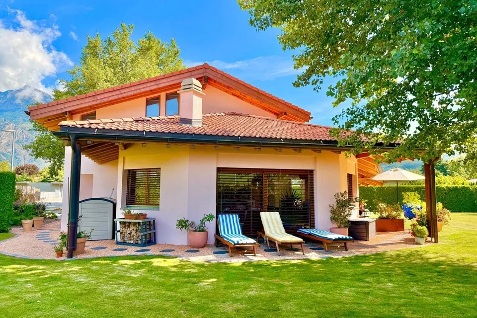 Villa de charme avec bel extérieur