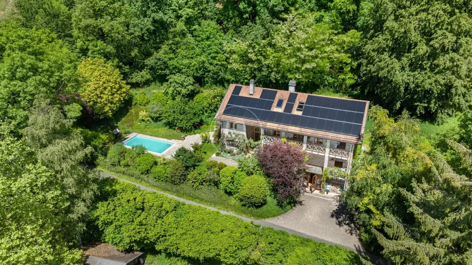 Schönes Familienhaus mit Pool in der Nähe von Rolle