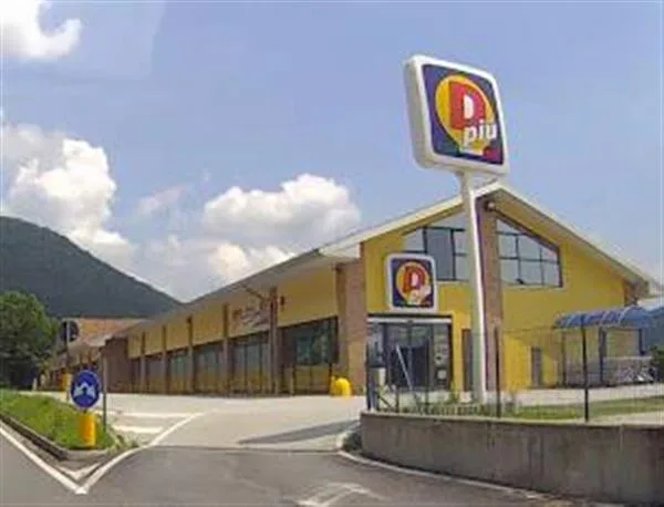 Casalzuigno: Stabile Commerciale