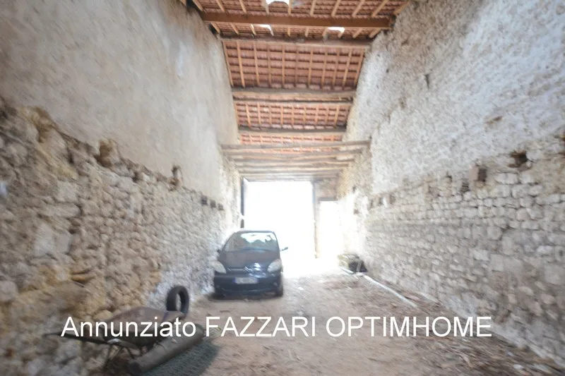 In vendita in esclusiva, casa di villaggio di 111 m² abitabile con annessi e grande granaio di 106 m²