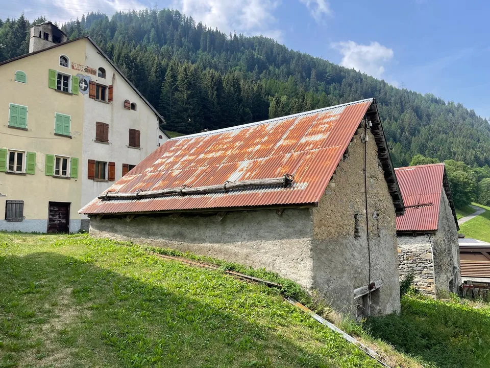FONTANA-AIROLO - Piccola stalla da riattare
