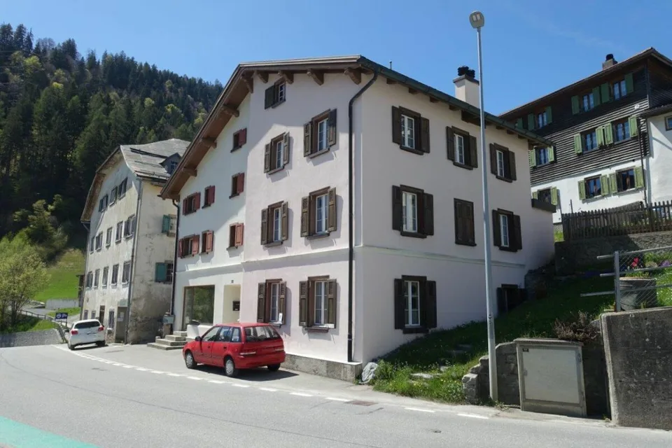 Einfamilienhaushälfte mit schönem Gartenhaus und  grossem Grundstück